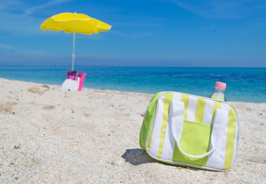 Kühltasche am Strand