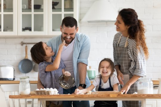 Familie Kocht mit Kindern