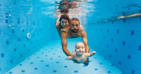 Babyschwimmen mit 2 Begleitpersonen im Wasser | 2  - 6 Monate | Oberföhring