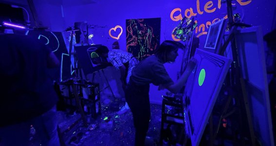 PAINT & SIP IN THE DARK | 16  - 99 Jahre | München